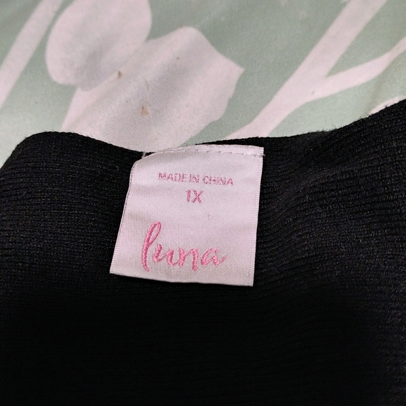 Elegant Black Lace Women's Blouse - Picture 5 of 10